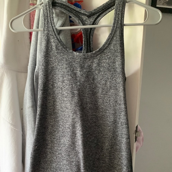 Speckled grey lululemon tanktop - Picture 2 of 2